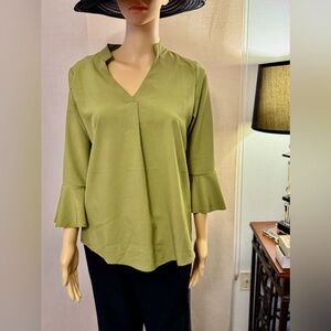 MISSLOOK green 3/4 sleeve blouse. Hidden buttons, loose fit. Size S